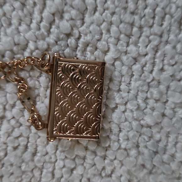 Gold Envelope Purse Necklace - Picture 4 of 10